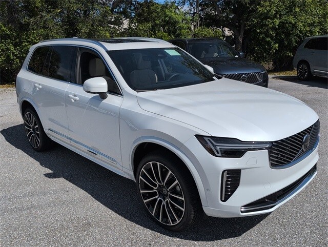 2026 Volvo XC90 Plus photo 3