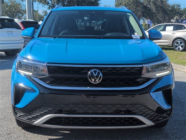 2023 Volkswagen Taos SE photo 3