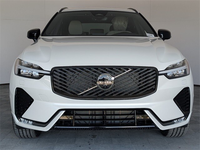 2026 Volvo XC60 B5 Plus photo 3