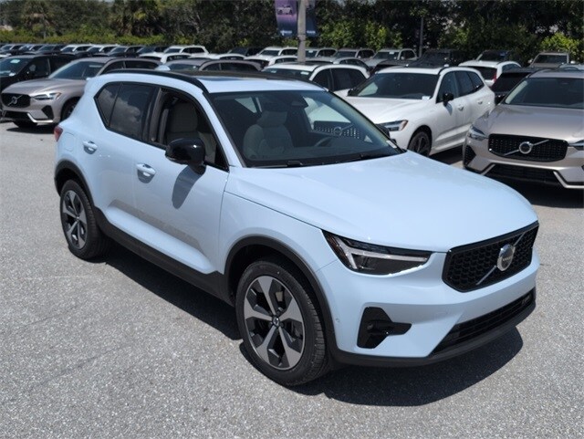 2026 Volvo XC40 Plus photo 2