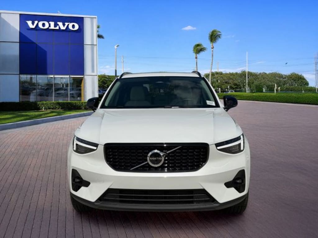 New 2026 Volvo XC40 B5 Ultra SUV