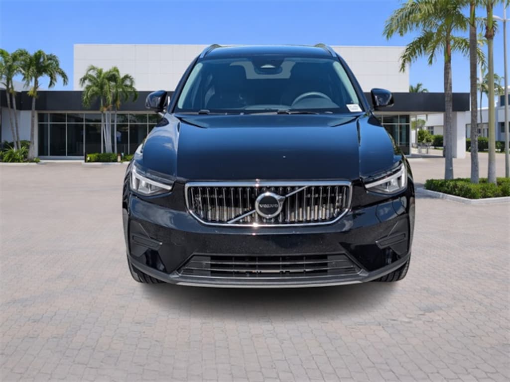 Certified 2024 Volvo XC40 B5 Core SUV