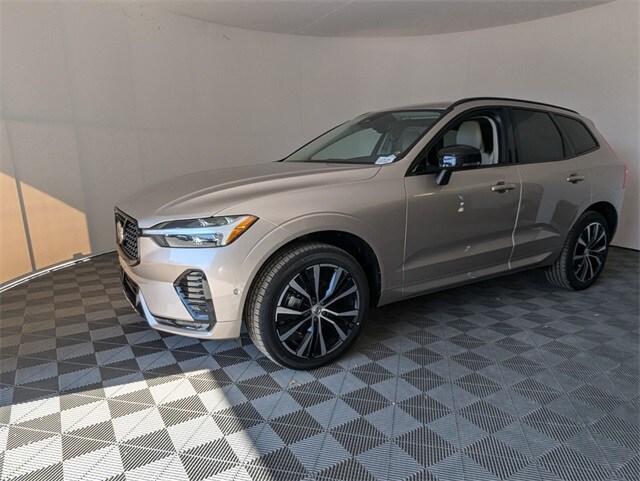 2025 Volvo XC60 B5 Plus photo 4