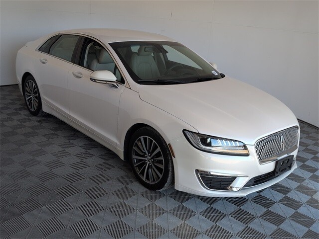 2019 Lincoln MKZ Hybrid Reserve photo 2