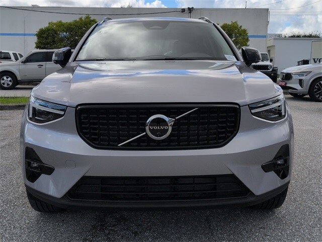 2026 Volvo XC40 Plus photo 3