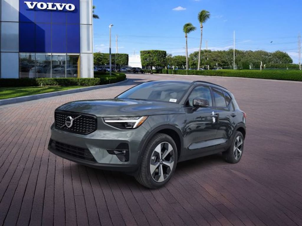 New 2026 Volvo XC40 B5 Plus SUV