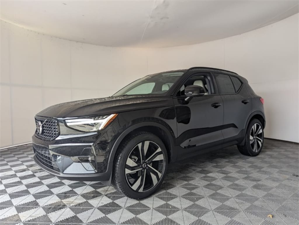 New 2026 Volvo XC40 B4 Plus SUV