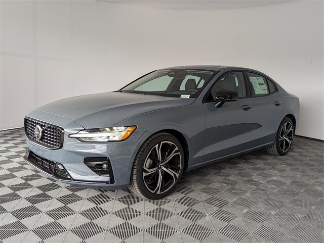 2024 Volvo S60 B5 Plus photo 4