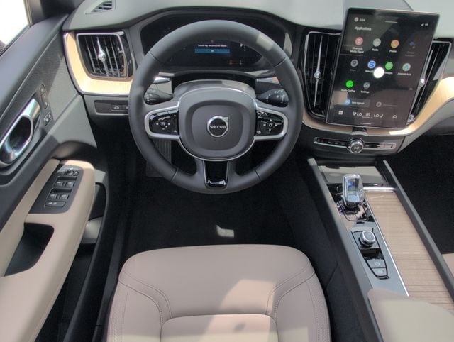 2026 Volvo XC60 Plus - Photo 8