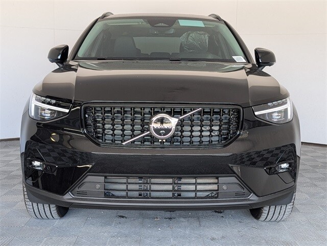 2026 Volvo XC40 Plus photo 3