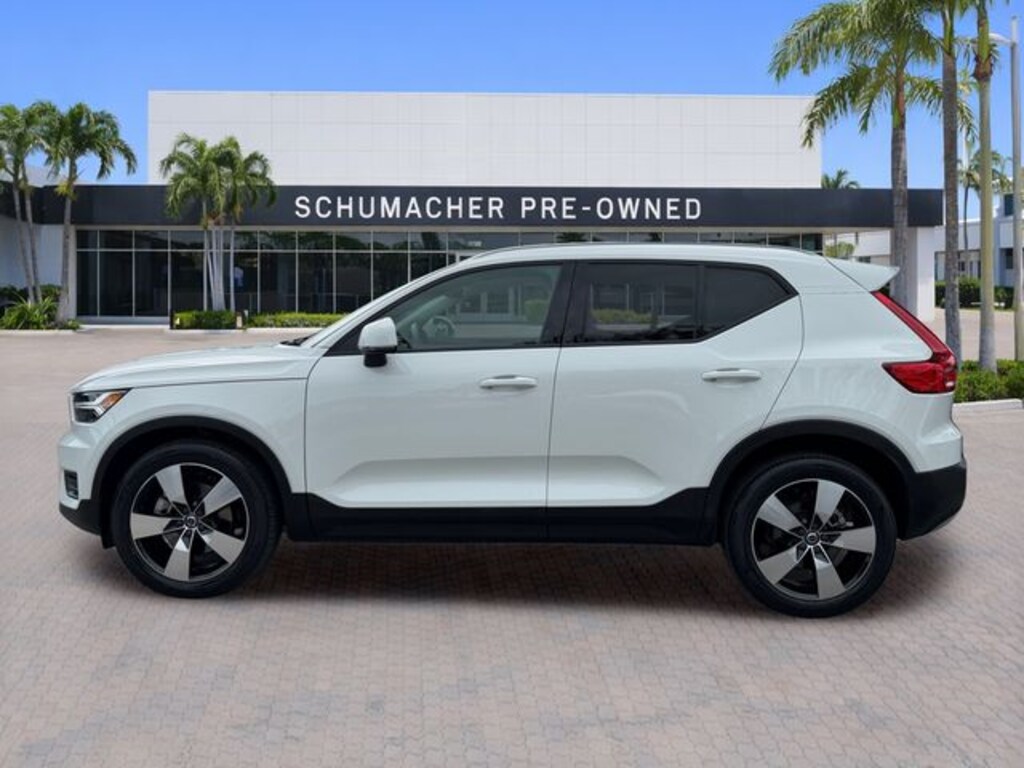 Used 2020 Volvo XC40 Momentum SUV