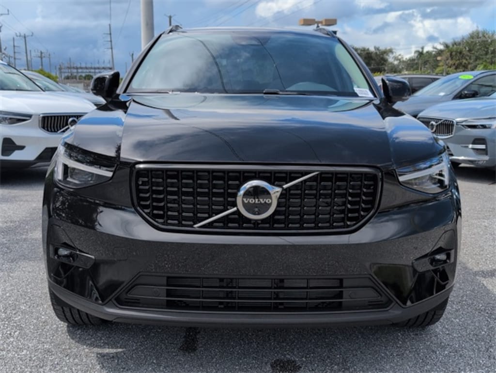 New 2026 Volvo XC40 B5 Plus SUV