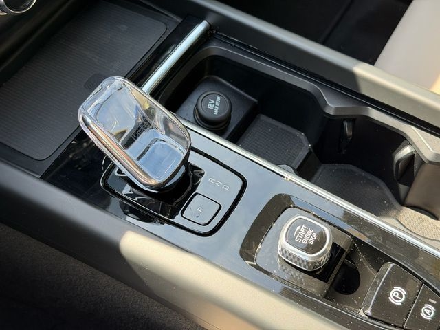 2026 Volvo XC60 Plus - Photo 22
