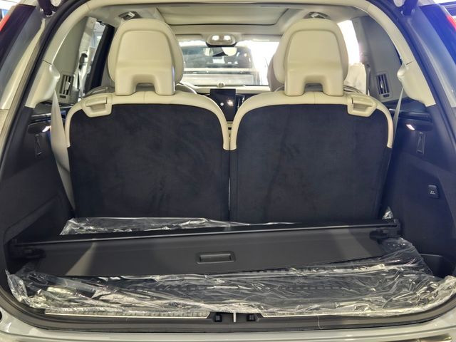 2026 Volvo XC90 Ultra - Photo 12
