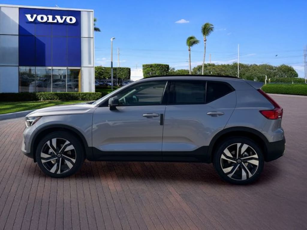 New 2026 Volvo XC40 B5 Ultra SUV