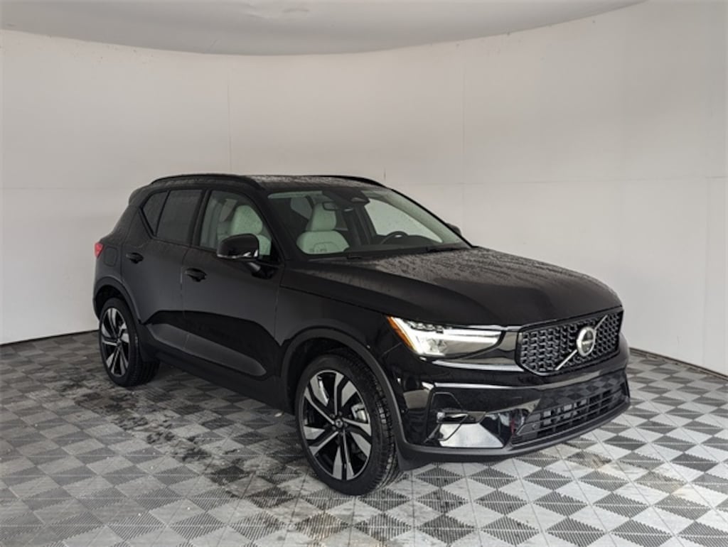 New 2026 Volvo XC40 B4 Plus SUV