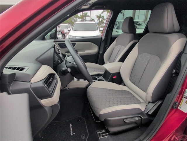 2025 Subaru Forester Base photo 4