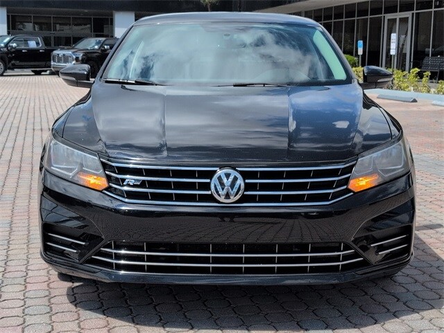 2018 Volkswagen Passat S R-Line photo 3