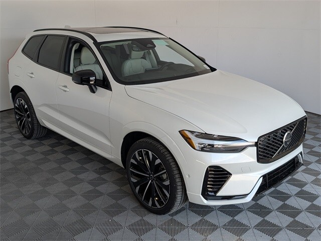 2026 Volvo XC60 T8 photo 2