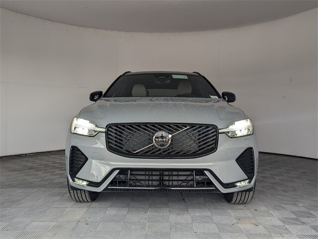 2026 Volvo XC60 B5 Plus photo 3