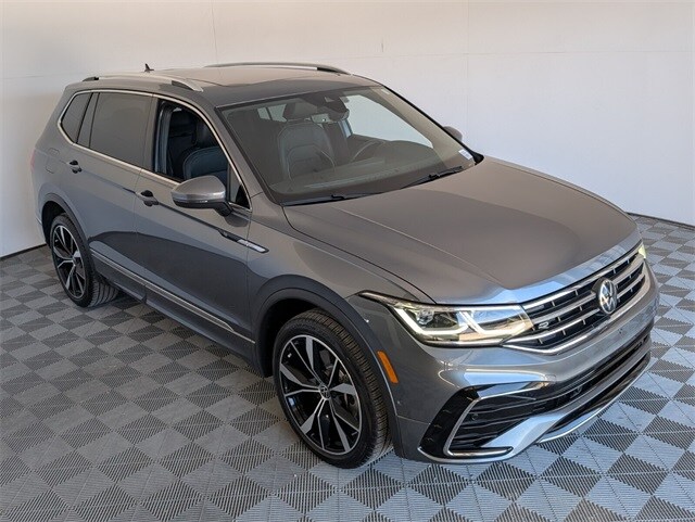 2022 Volkswagen Tiguan SEL Premium R-Line photo 2