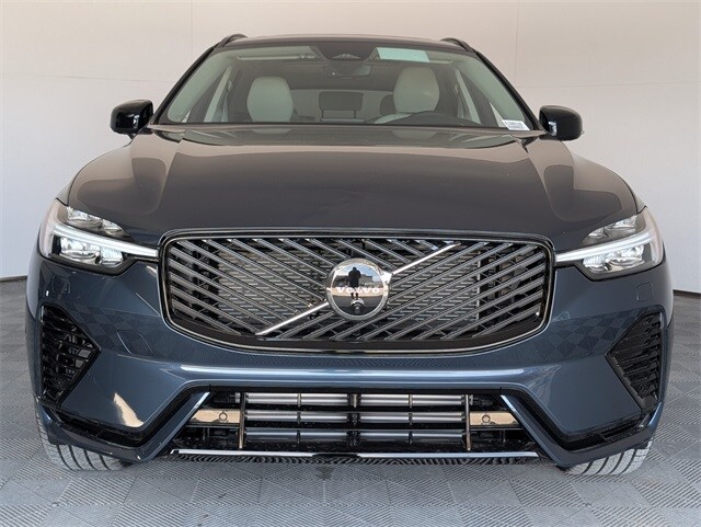 2026 Volvo XC60 T8 photo 2