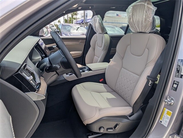 2026 Volvo XC90 Plus photo 4