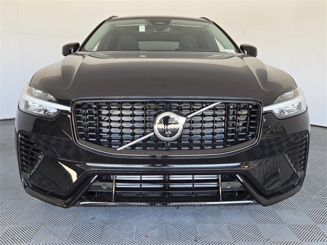 2025 Volvo XC60 T8 Plus photo 3