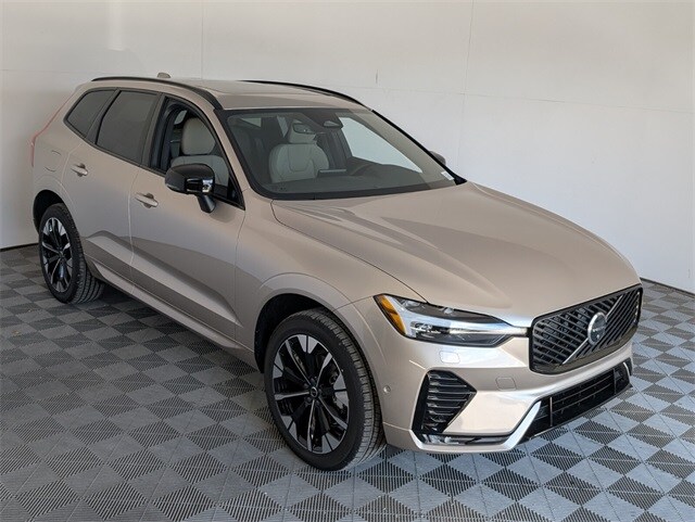 2026 Volvo XC60 B5 Plus photo 2