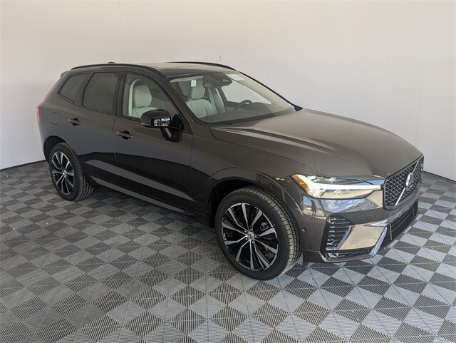 2025 Volvo XC60 B5 Plus photo 2