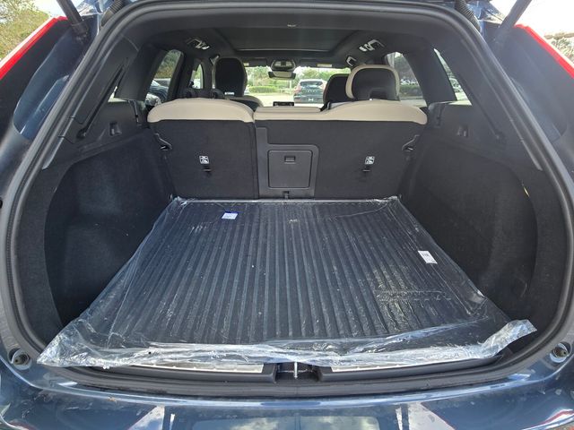 2026 Volvo XC60 Plus - Photo 11