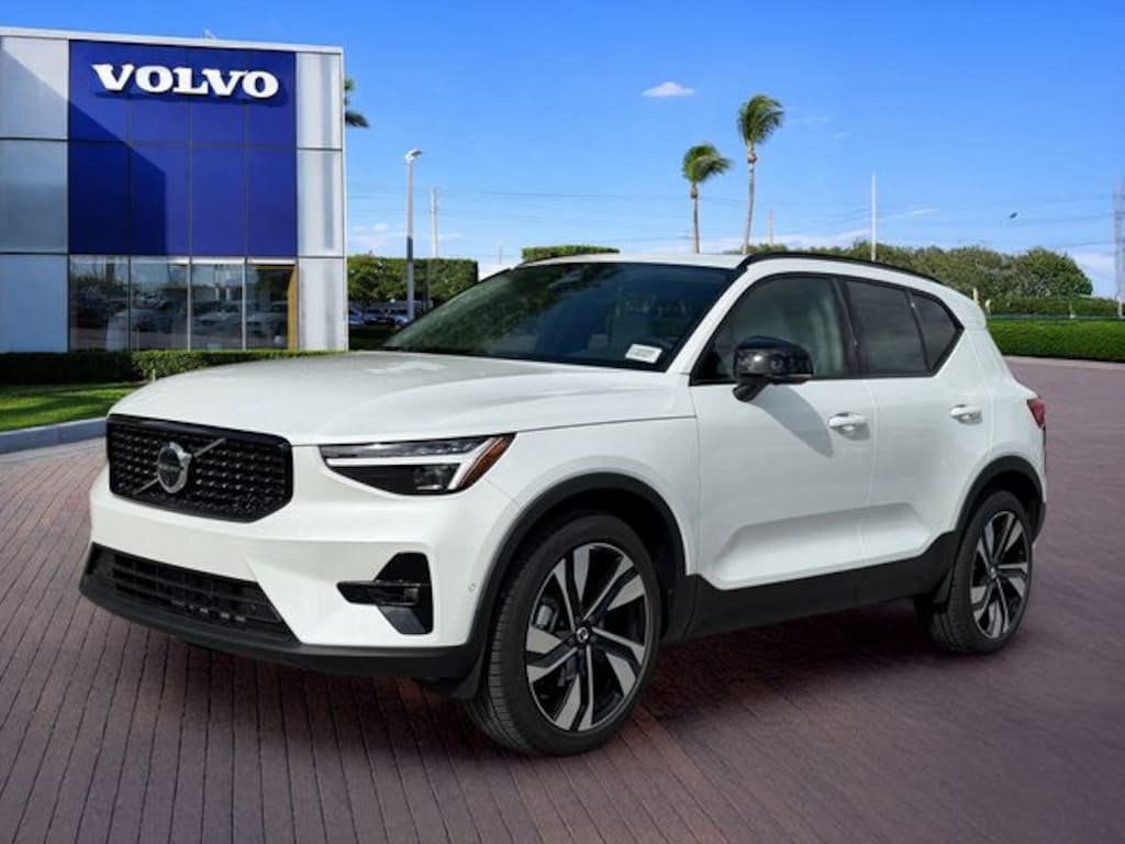 New 2026 Volvo XC40 B5 Ultra SUV