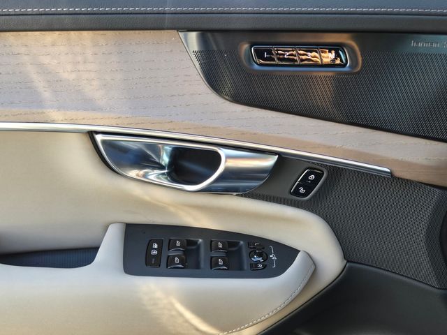 2026 Volvo XC90 Plus - Photo 26