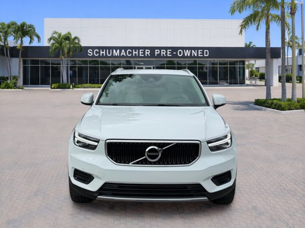 Used 2020 Volvo XC40 Momentum SUV