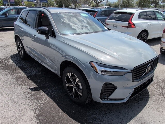 2026 Volvo XC60 B5 Core photo 2