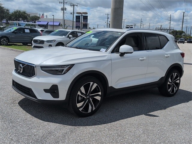 2023 Volvo XC40 Ultimate photo 4
