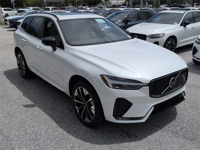 2026 Volvo XC60 B5 Plus photo 2