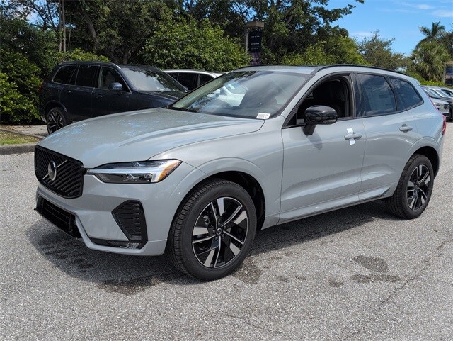 2026 Volvo XC60 Core photo 4