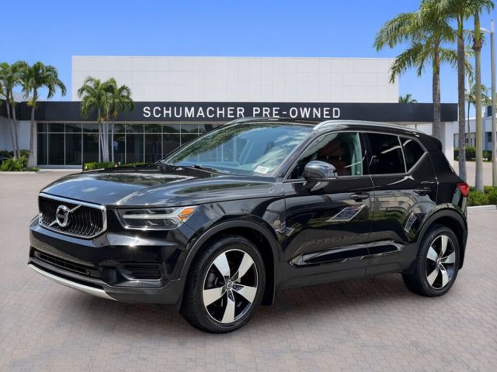 Used 2020 Volvo XC40 Momentum SUV