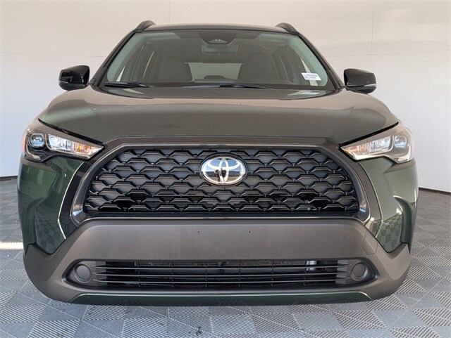 2025 Toyota Corolla Cross LE photo 3
