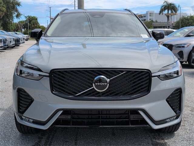 2026 Volvo XC60 Core photo 3