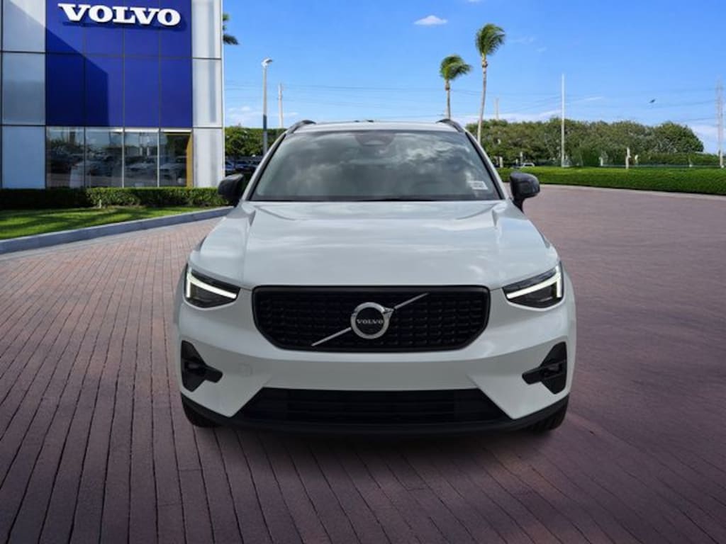 New 2026 Volvo XC40 B5 Plus SUV
