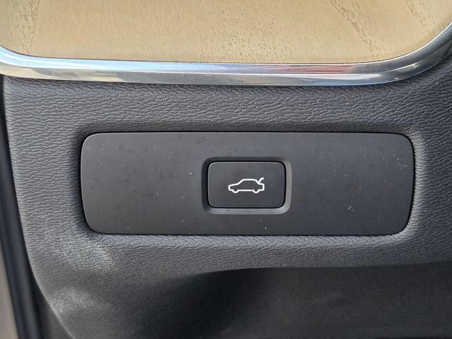 2026 Volvo XC60 Plus - Photo 29