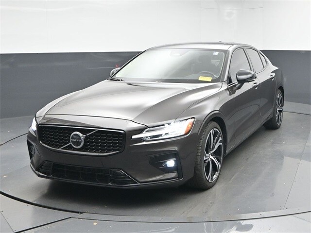 2024 Volvo S60 B5 Plus photo 3