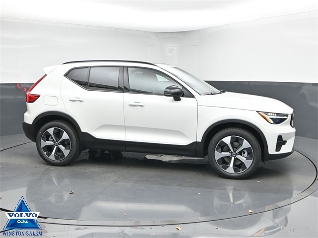 2026 Volvo XC40 Core