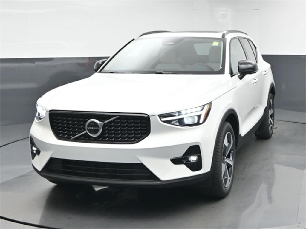 New 2026 Volvo XC40 B5 Plus SUV