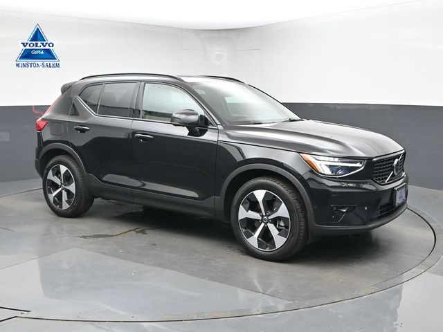 2025 Volvo XC40