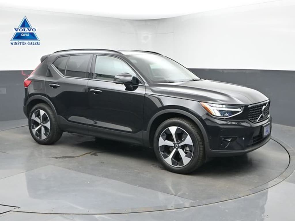 Used 2025 Volvo XC40 B5 Plus Dark Theme SUV