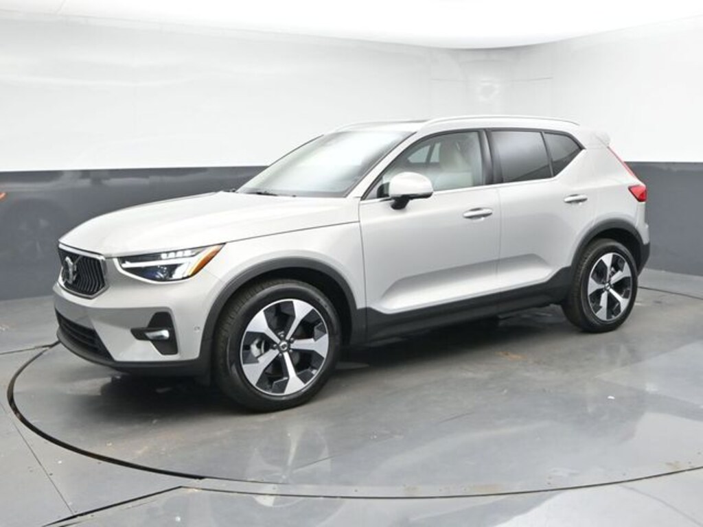 Used 2025 Volvo XC40 B5 Plus Bright Theme SUV