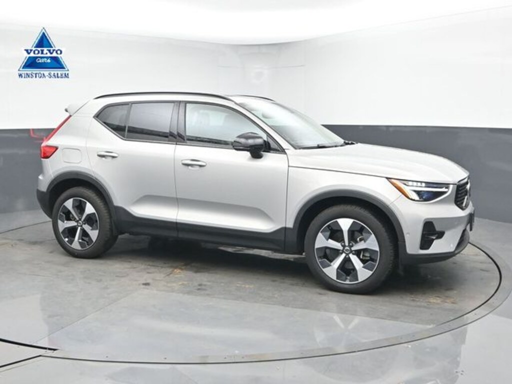 Used 2023 Volvo XC40 B5 Plus Dark Theme SUV